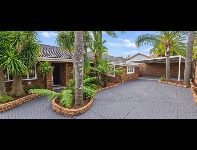 4 BEDROOM HOUSE FOR SALE IN ROOIHUISKRAAL